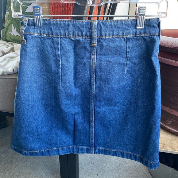 🌿Slim-fitting Blue Jean Button-up Skirt - Picture 4 of 4